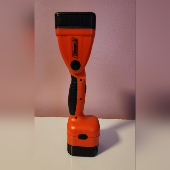 Coleman Pivoting Utility Work Light - Picture 8 of 14